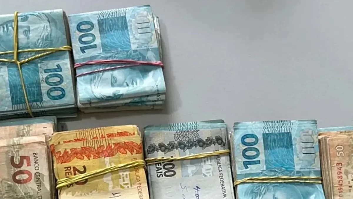 Homem que juntava dinheiro para comprar aparelho auditivo tem R$ 61 mil furtados pelo próprio irmão