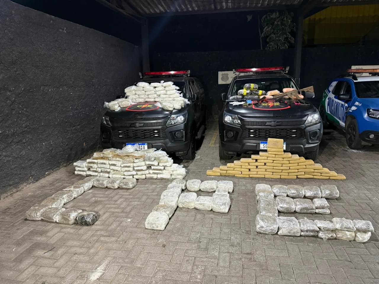 CPE TRINDADE desarticula esquema de tráfico de drogas e apreende arsenal de armas de fogo