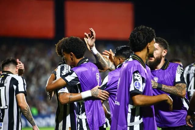 Neymar pede desculpas a Robinho Jr. por briga em treino do Santos: "Acabei me excedendo um pouco"