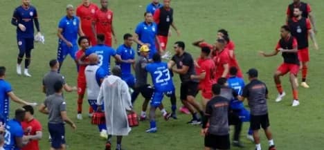 Série D: jogo termina em confusão generalizada, expulsões e agressão